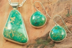 Emerald Valley Turquoise Necklace and Earrings Set